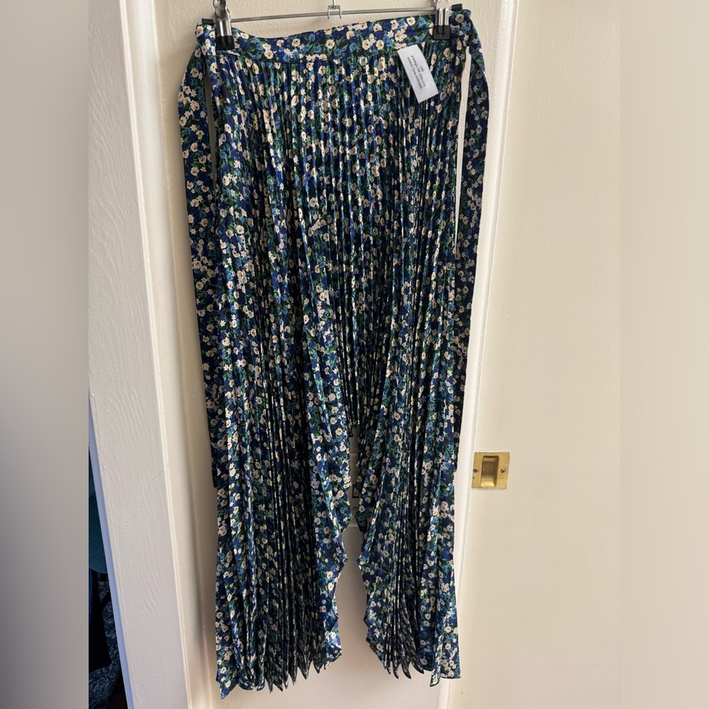 rokh. Ankle-length, pleated skirt